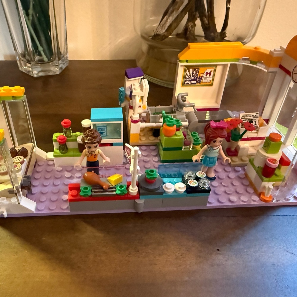 Retired LEGO® 41118 Friends Heartlake Supermarket - Picture 3 of 6